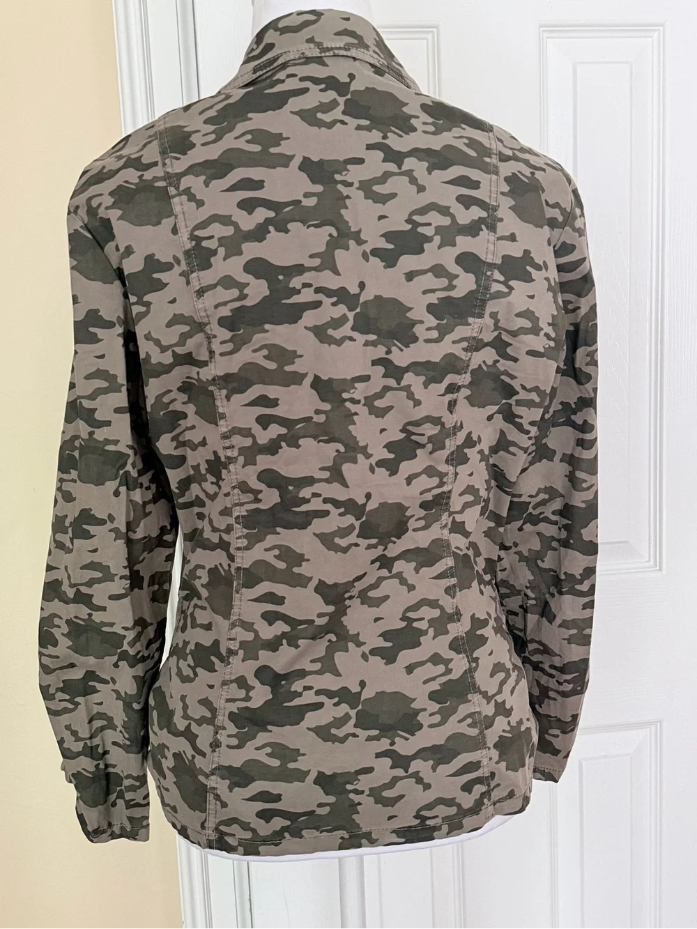 Wearables Camo Button Front Utility Blazer/ Jacket Ruched Sleeves Lightweight M